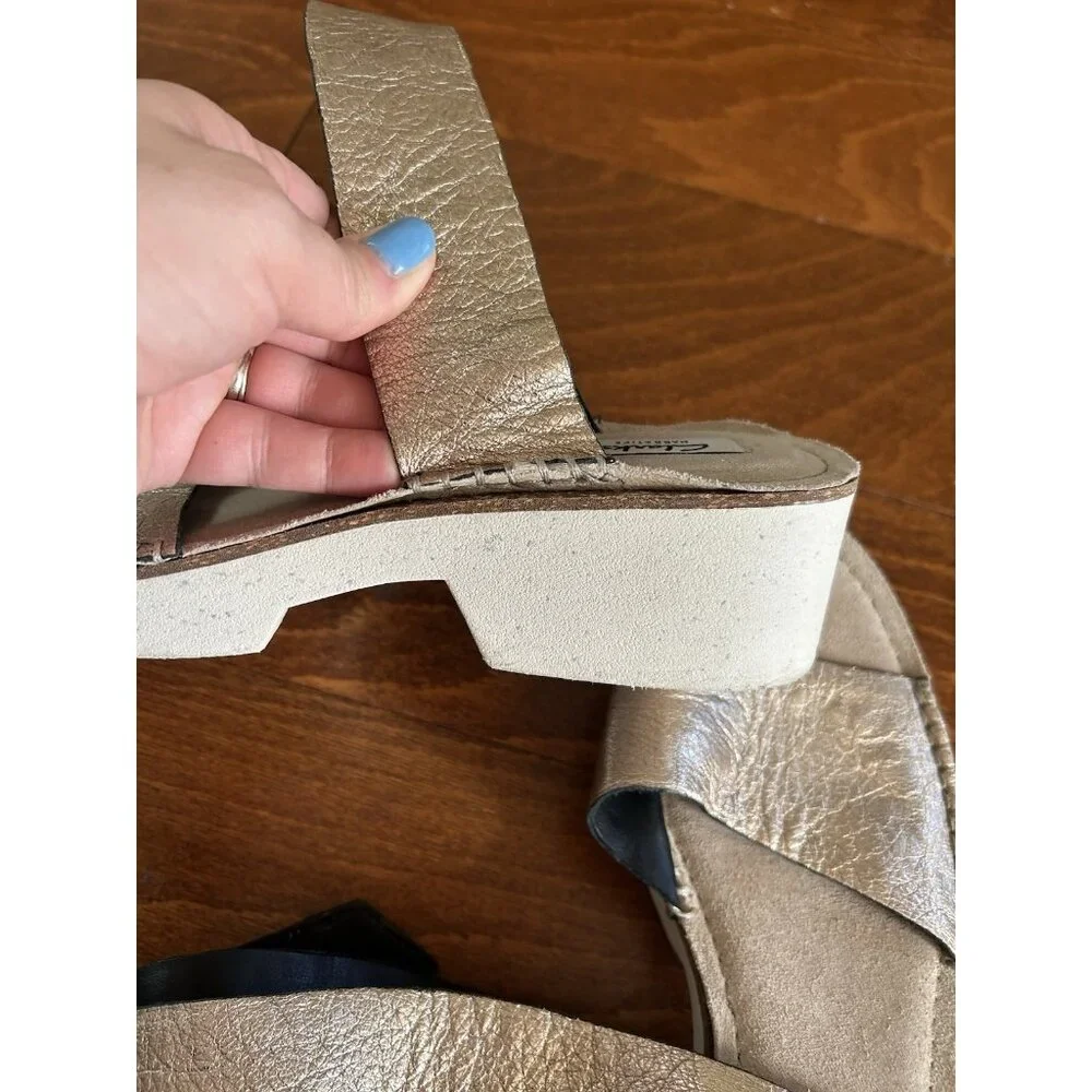 Clarks Narrative‎ Leather 10.5 M Gold Wedge Ankle Strap Sandals Open Toe